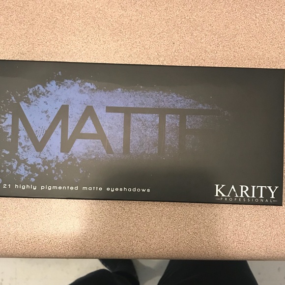 Karity eyeshadow palette - Picture 1 of 3